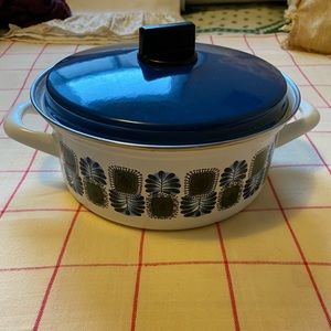 Vintage pot Made in Austria.  .Austria e-mail